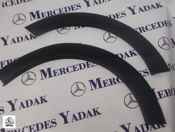 فلاپ گلگیر سیتروئن C3 آکبند اورجینال | Citroën C3 Brand New Original Fender Flare / Wheel Arch Trim Extension 1 فلاپ گلگیر سیتروئن C3 آکبند اورجینال | Citroën C3 Brand New Original Fender Flare / Wheel Arch Trim Extension فلاپ گلگیر آکبند و اورجینال Citroën C3 از متریال مقاوم و با کیفیت کارخانهای ساخته شده و از نظر فرم، ابعاد و محل اتصال با بدنه خودرو هماهنگی کامل دارد. این قطعه انتخاب مناسبی برای جایگزینی فلاپ شکسته، ترکخورده، کندهشده یا آسیبدیده در اثر تصادف است و برای نصب صحیح، تطبیق شماره فنی و مدل دقیق خودرو توصیه میشود. مواردی که معمولاً نیاز به تعویض فلاپ گلگیر ایجاد میکنند: * شکستگی یا ترک خوردن فلاپ * جدا شدن قطعه از روی گلگیر * آسیب در اثر تصادف یا برخورد * تغییر شکل یا تاب برداشتن قطعه * خط و خش و آسیب شدید ظاهری * از بین رفتن خارها یا محلهای اتصال مرسدس یدک تأمینکننده انواع قطعات بدنه و لوازم یدکی سیتروئن C3 است و قطعات این خودرو را بهصورت آکبند اورجینال و در صورت نیاز استوک تستشده عرضه میکند. انواع فلاپ، گلگیر، سپر، جلوپنجره، چراغ، قطعات تزئینی و سایر لوازم یدکی Citroën C3 نیز با استعلام شماره شاسی (VIN) یا کد فنی قابل سفارش و تأمین هستند. کلمات کلیدی: فلاپ گلگیر سیتروئن C3، فلاپ گلگیر Citroen C3، فلاپ گلگیر اورجینال سیتروئن، فلاپ گلگیر آکبند C3، قاب گلگیر سیتروئن C3، قطعات بدنه سیتروئن C3، خرید فلاپ گلگیر C3، لوازم یدکی سیتروئن C3، قطعات اورجینال Citroen C3، فلاپ بدنه سیتروئن